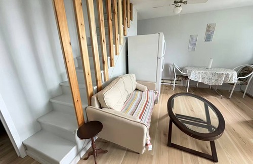 Wellington Cottage | LAKEFRONT COTTAGE #3- Less than 30 minutes to Sandbanks! Fishing and boating