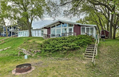 Mears House | Lakefront Cottage Near Wineries and State Parks!