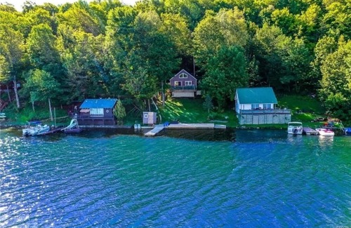 Deer River House | Lakefront Cottage on Pleasant Lake - sleeps 10