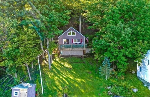 Deer River House | Lakefront Cottage on Pleasant Lake - sleeps 10
