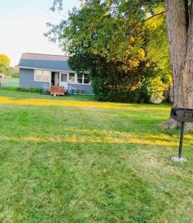 Youngstown House | Lakefront Cottage w/Private Beach- Niagara