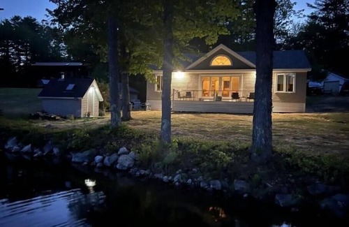 Washington Cottage | Lakefront Cottage with sauna and private dock.