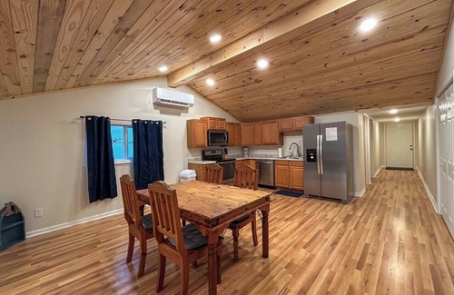 Brookport House | Lakefront Cottage with Hot Tub & Views!