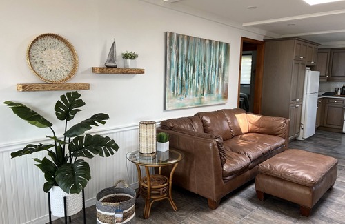 Dashwood Cottage | Lakefront Cottage with Private Beach & Private Beach Access
