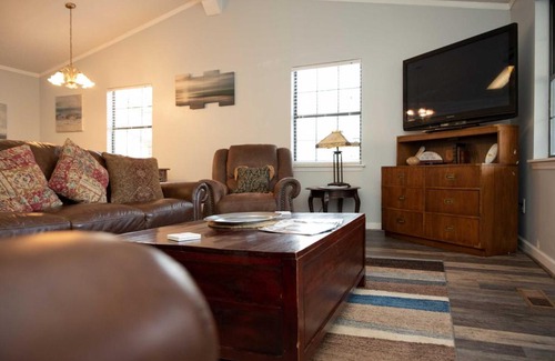 Buckhead House | Lakefront Cottage with Private Hot Tub!