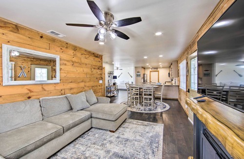 Lone Star House | Lakefront Daingerfield Retreat w/Shared Dock!