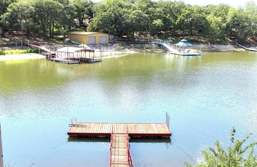 Nocona House | Lakefront | Dock | Fire pit | Sleeps 8
