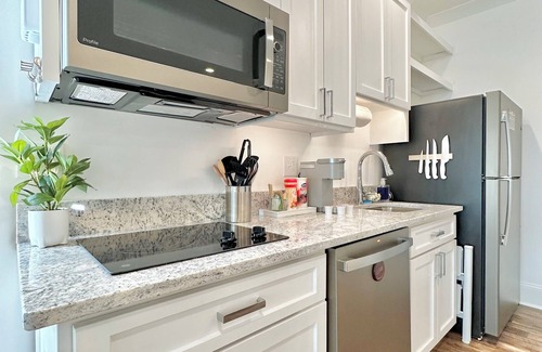 Cedar Bluff House | Lakefront Double Studio-Lake, Pool, Splash Pad, hot tub, fire pit, kayaks, etc!