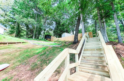 Monticello Cottage | Lakefront Escape: The Little Villa on Jackson Lake