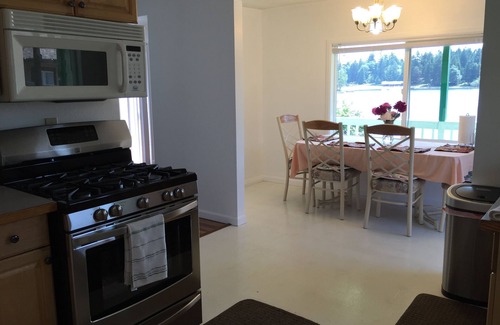 Federal Way House | Lakefront- fenced - no animal- allergies