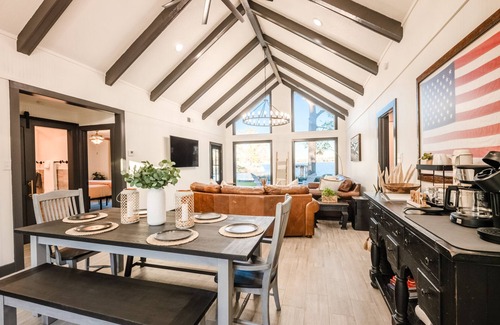 Riverside Cottage | Lakefront | Fire Pit | Dogs Welcome | Dockside Den