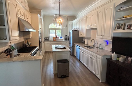 Caddo House | Lakefront Fishermen’s Villa at Possum Kingdom