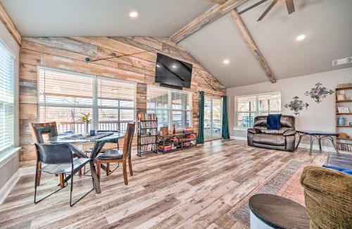 Fort Towson House | Lakefront Fort Towson Home Private Dock and 3 Decks
