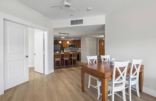 Westbank Apartment | Lakefront Getaway at The Cove