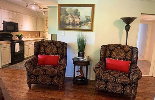 Lone Oak House | Lakefront Getaway
