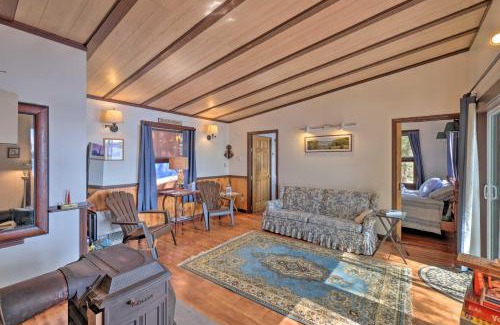 Turner House | Lakefront Hartford Cabin with Canoe and Boat Ramp