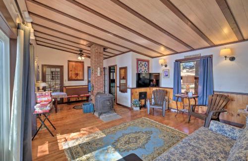 Turner House | Lakefront Hartford Cabin with Canoe and Boat Ramp