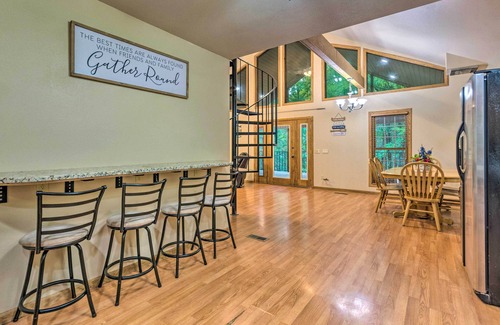 Scranton House | Lakefront Hideaway in Scranton: Spacious Deck