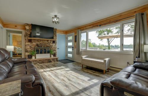 Hartford House | Lakefront Home in Hartford Hot Tub, Kayaks and Dock