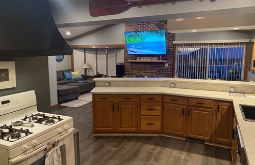 Anchorville Cottage | Lakefront Home near N Channel, 40’ Seawall and Parking for 3 Trucks - Trailers