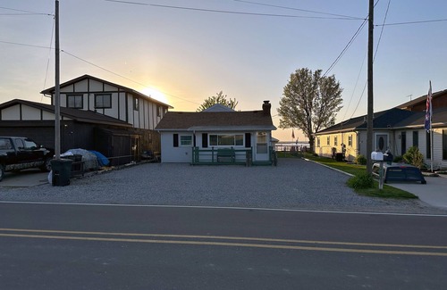 Anchorville Cottage | Lakefront Home near N Channel, 40’ Seawall and Parking for 3 Trucks - Trailers