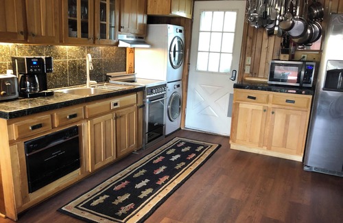 Penelacres Cabin | LAKEFRONT,HOT TUB,KAYAKS,Cozy CABIN, Private Dock,Gardens, OWLS NEST, Deep Creek