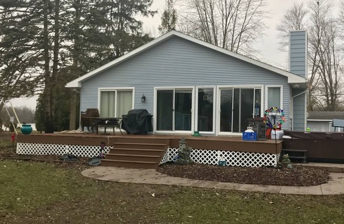 Whitmore Lake House | Lakefront House close to Ann Arbor!