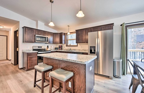 Markville Cabin | Lakefront House Near UTV Trails: Family Friendly!