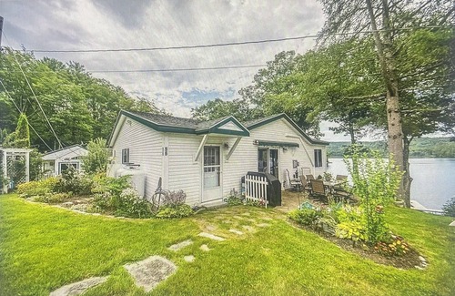 New Hampton House | Lakefront House with Beautiful Views
