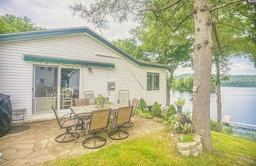 New Hampton House | Lakefront House with Beautiful Views