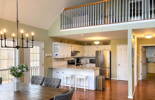 Lake Oconee Cottage | Lakefront House with Private Dock + Fire Pit!