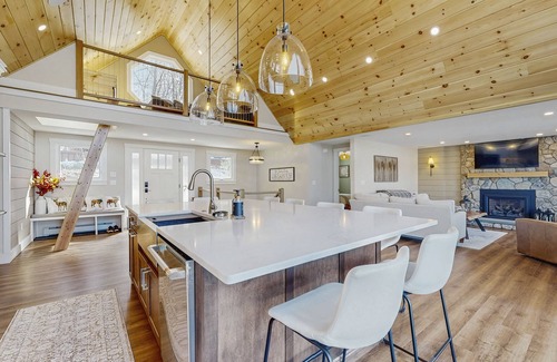 Gray House | Lakefront house with private beach, firepit, dock, 4 kayaks, grill & hot tub