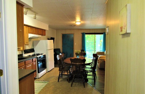 Almo Condo | Lakefront, Jet ski, kayak,or pontoon rentals. Right on the beach!