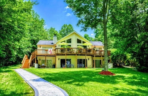 Bumpass House | Lakefront Lake Anna Views, Dock, Beach, Firepit