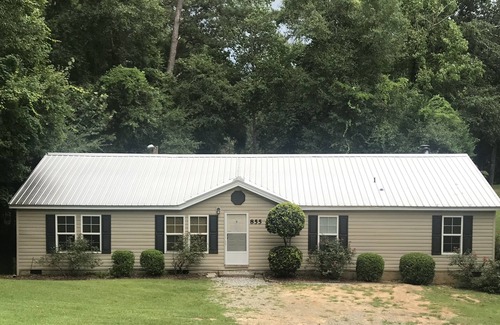 Abbeville House | Lakefront Lodge: Private Dock, Fisherman's Paradise with Comforts of Home