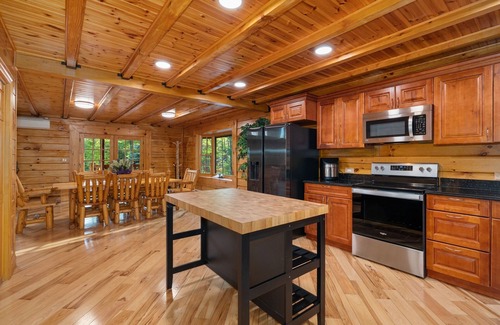 Highland Lake Cabin | Lakefront Lodge w/Pvt Dock, Sauna, GameRm, Pickle/Basketball Court, Firepit