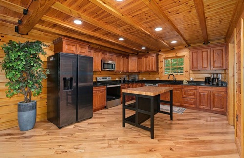 Highland Lake Cabin | Lakefront Lodge w/Pvt Dock, Sauna, GameRm, Pickle/Basketball Court, Firepit