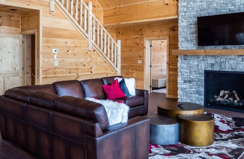 Lafontaine Cabin | Lakefront log cabin on Georgian Bay