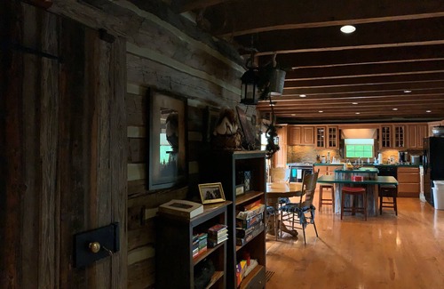 Clarksville Cabin | Lakefront Log Cabin on Beautiful Kerr Lake in downtown Clarksville VA