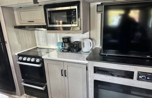 Deltona Lakes House | Lakefront Luxurious 38 ft Camper