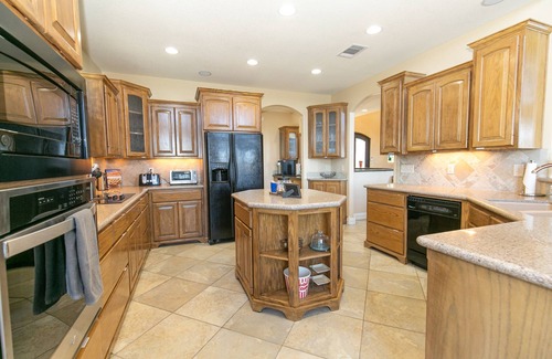 Burnet House | Lakefront Luxury-breathtaking Views-games-firepit