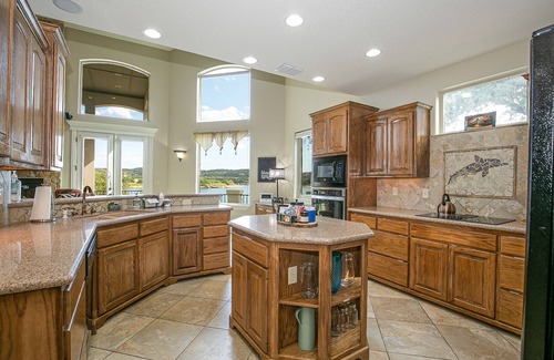 Burnet House | Lakefront Luxury-breathtaking Views-games-firepit