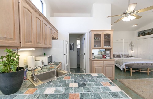 Burnet House | Lakefront Luxury-breathtaking Views-games-firepit