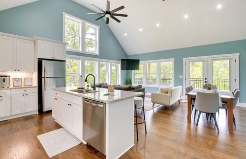Wedowee House | Lakefront Luxury Retreat, Kayaks, Game Room, Firepit, Pool Table & Private Dock