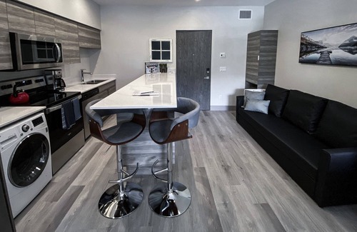 Vernon Resort | Lakefront Luxury Suite w/ patio & pool