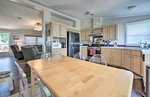 Enchanted Oaks House | Lakefront Mabank Gem w/Sunset Views: Pets Welcome