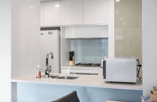 Kingston Apartment | Lakefront Modern 2 BDR Apt with 2 Parking Kingston