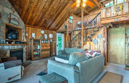 Montague House | Lakefront Montague Cottage with Deck and Beach!