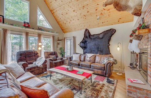 Neillsville House | Lakefront Neillsville Home w/Fire Pit, Game Room!