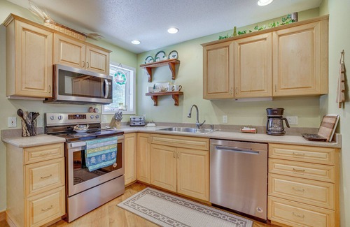 Neillsville House | Lakefront Neillsville Home w/Fire Pit, Game Room!